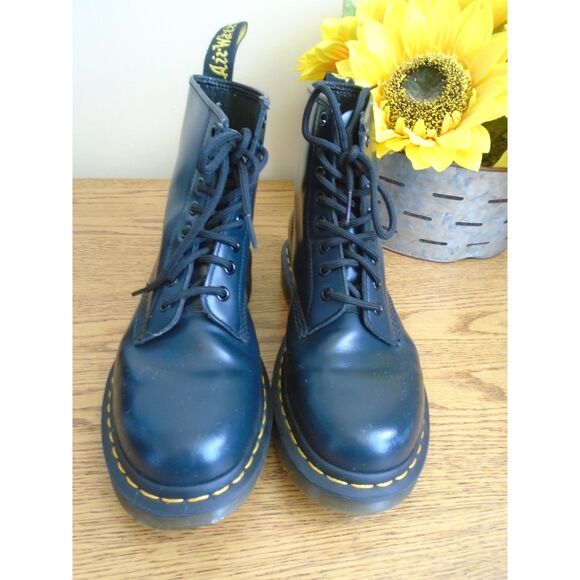 Dr Marten's Doc Marten's 1460 combat boots size 8 Womens size 7 Mens - Picture 1 of 7